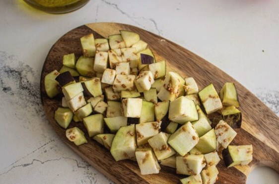 Грузинский салат с грецкими орехами и баклажанами