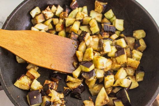 Грузинский салат с грецкими орехами и баклажанами