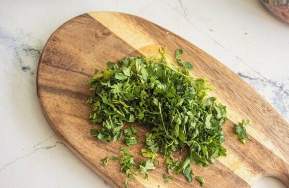 Грузинский салат с грецкими орехами и баклажанами