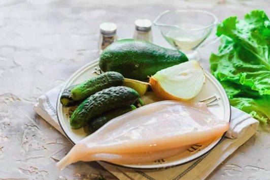 Диетический салат с кальмарами для похудения