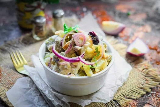 Деревенский салат с картошкой Деревенский салат с картошкой