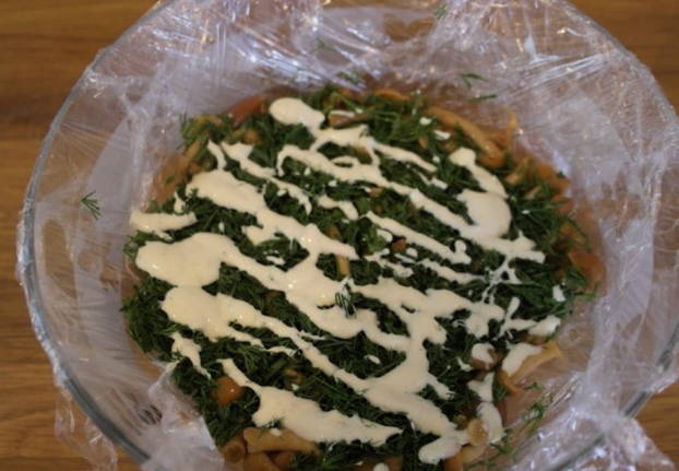 Салат «Грибная поляна» с опятами и курицей