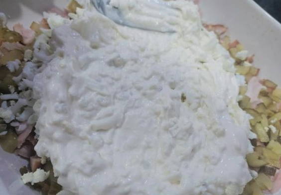 Салат «Грибная поляна» с опятами и копченой курицей