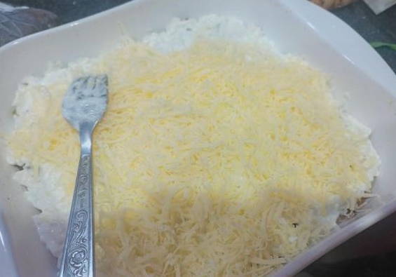 Салат «Грибная поляна» с опятами и копченой курицей