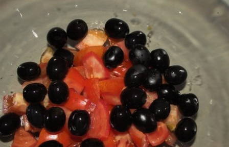 Греческий салат с фетой и маслинами