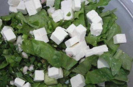 Греческий салат с фетой и маслинами