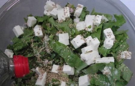 Греческий салат с фетой и маслинами