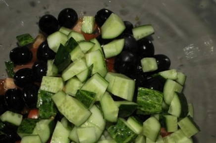 Греческий салат с фетой и маслинами