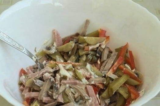 Салат «Дамский каприз» с языком