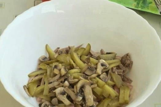 Салат «Дамский каприз» с языком