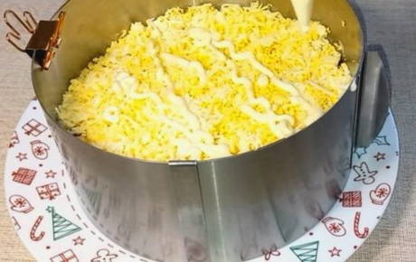 Салат «Дамский каприз» с черносливом, курицей и грецкими орехами