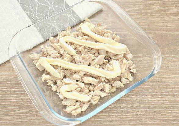 Салат «Дамский каприз» с черносливом и курицей