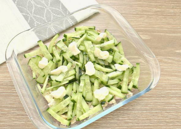 Салат «Дамский каприз» с черносливом и курицей