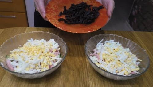 Салат «Дамский каприз» с черносливом