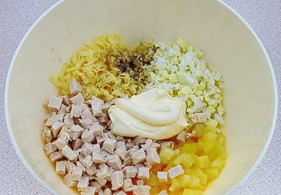 Салат «Дамский каприз» с курицей