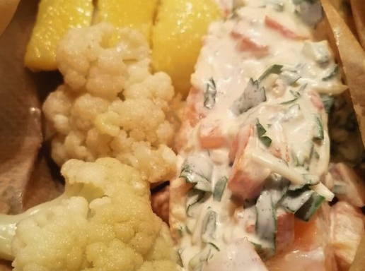 Форель с цветной капустой в духовке