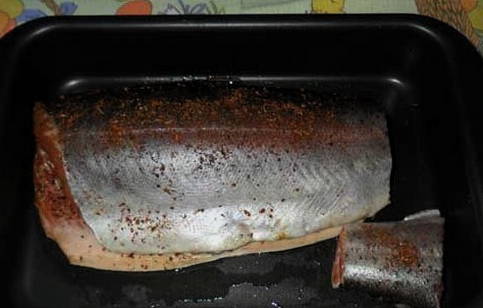 Форель с картошкой в сливках в духовке