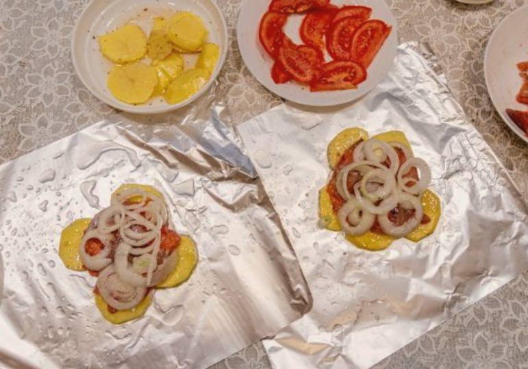 Форель с овощами в фольге в духовке
