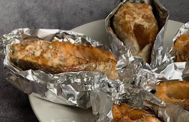 Запеченная форель кусочками в фольге в духовке