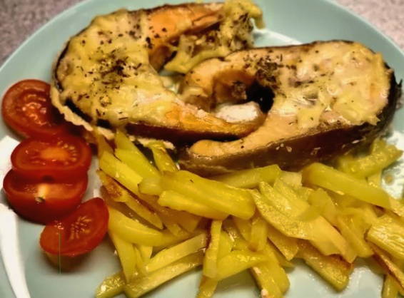 Стейки форели со сливками и сыром в духовке