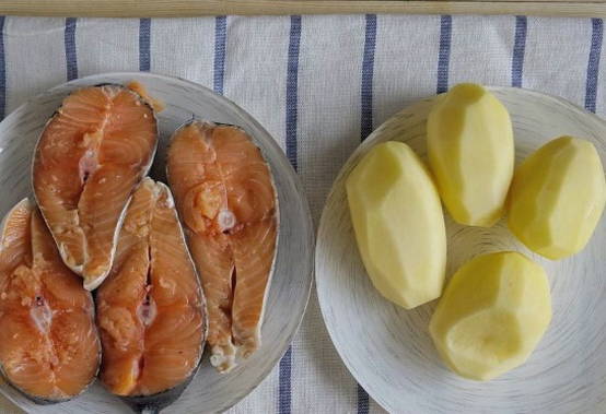 Стейки форели с картофелем в фольге в духовке