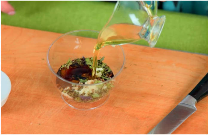 Греческий салат с красной рыбой