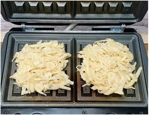 Картофельно-сырные вафли в вафельнице