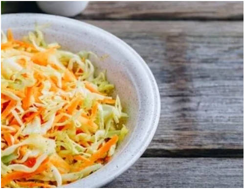 Витаминный салат с яблоком, морковью и капустой Витаминный салат с яблоком, морковью и капустой