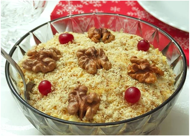 Грибной салат с курицей, сыром и яйцом