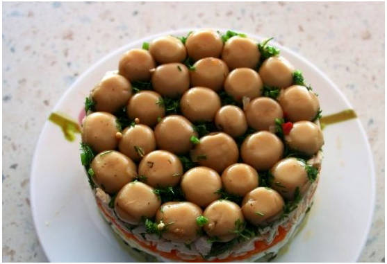 Классический салат «Грибная поляна» с шампиньонами