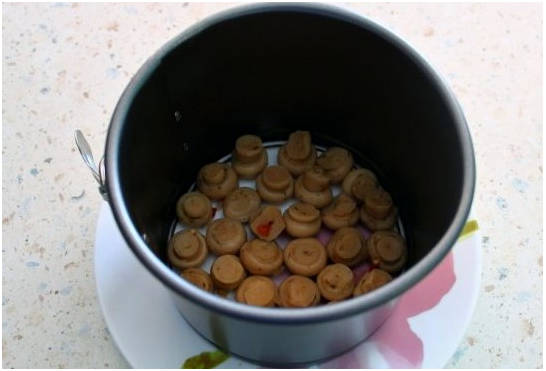 Классический салат «Грибная поляна» с шампиньонами