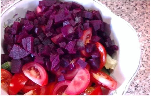 Греческий салат со свеклой