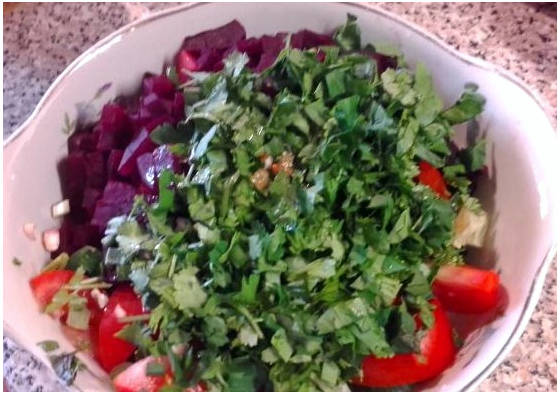 Греческий салат со свеклой