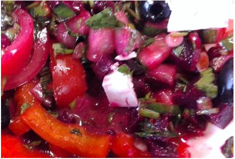 Греческий салат со свеклой