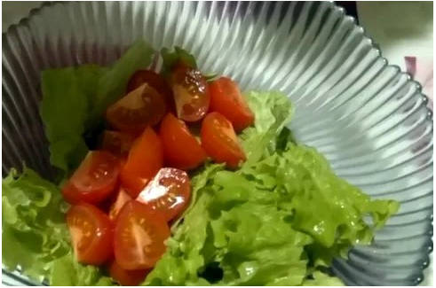 Греческий салат с рукколой и фетаксой