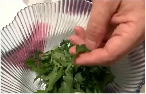 Греческий салат с рукколой и фетаксой