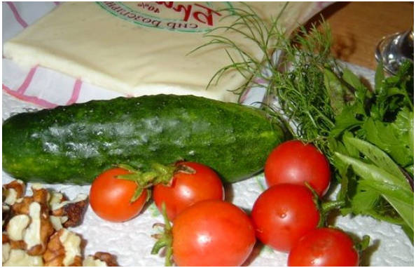 Греческий салат с орехами Греческий салат с орехами