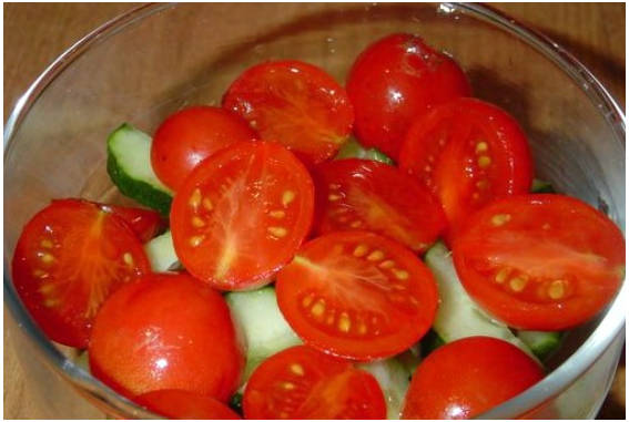 Греческий салат с орехами Греческий салат с орехами