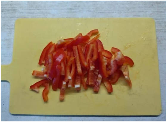 Горячий салат с куриной печенью и овощами