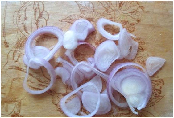 Горячий салат с курицей и овощами