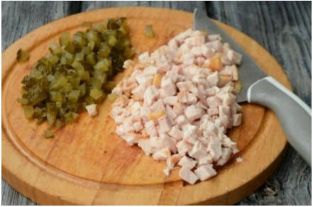 Салат «Гнездо глухаря» с копченой курицей