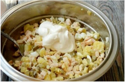 Салат «Гнездо глухаря» с копченой курицей