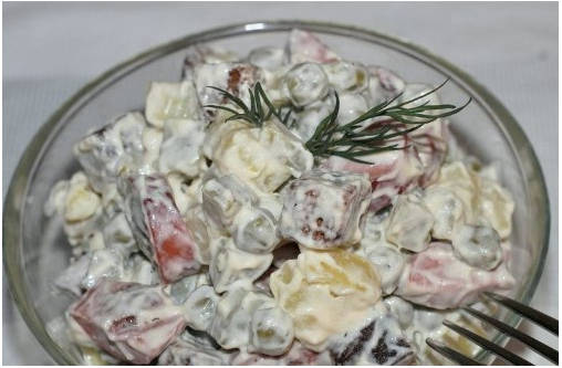 Баварский салат с колбасками