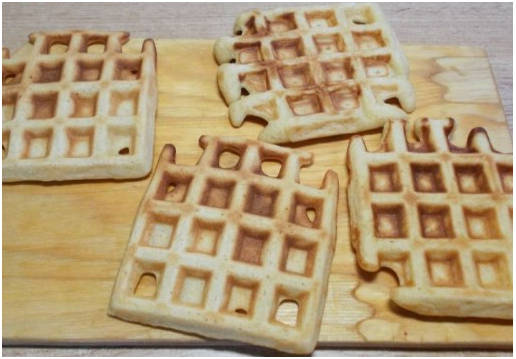 Вафли из цельнозерновой муки в вафельнице