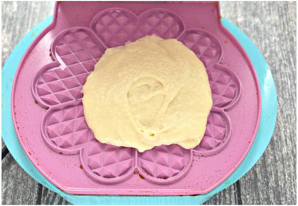 Вафли на завтрак в вафельнице