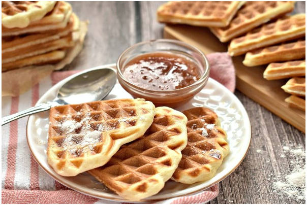 Вафли на завтрак в вафельнице