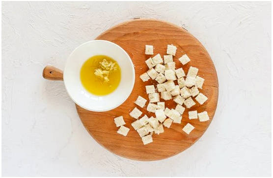 Баварский салат с курицей и сухариками