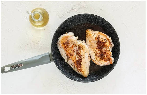 Баварский салат с курицей и сухариками