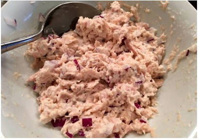Белковый салат с тунцом и яйцом
