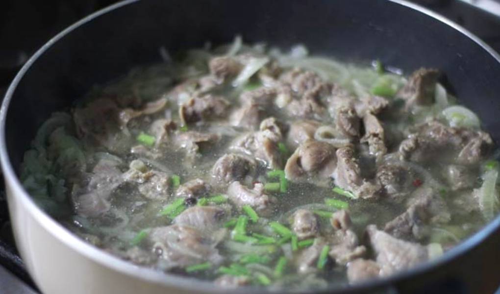 Куриные желудки в сливках